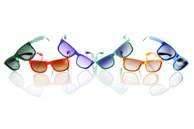 renkli Güneş gözlükleri