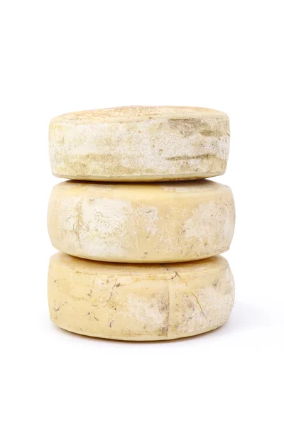 Varie forme di formaggio su sfondo bianco — Foto Stock