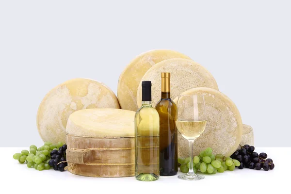 Wine with cheese and grapes — Stock Photo, Image