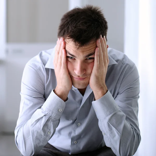 Man in home office with thoughtful look — Stock Photo, Image