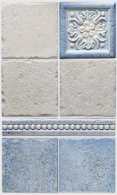 arka plan karo banyo çiçek ile dekore edilmiştir.