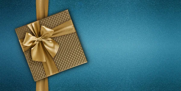 Frohe Weihnachten Geschenkkarte Mit Geschenk Goldene Schachtel Mit Schleife Isoliert — Stockfoto