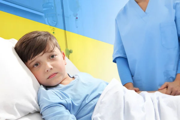 Aide Humanitaire Soins Médicaux Pour Guerre Ukraine Enfant Souffrant Stress — Photo