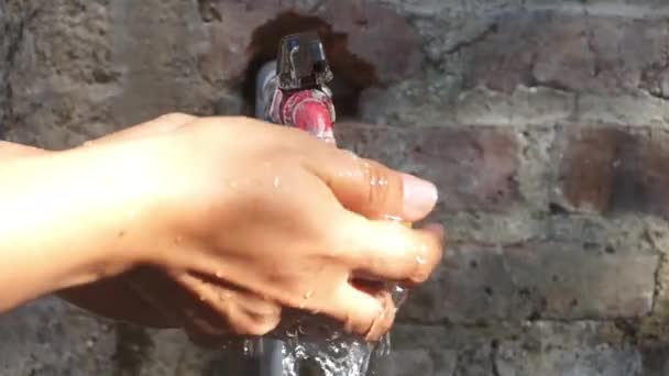 Миття Рук Під Водою Здоровий Спосіб Життя Починається Гігієни Рук — стокове відео