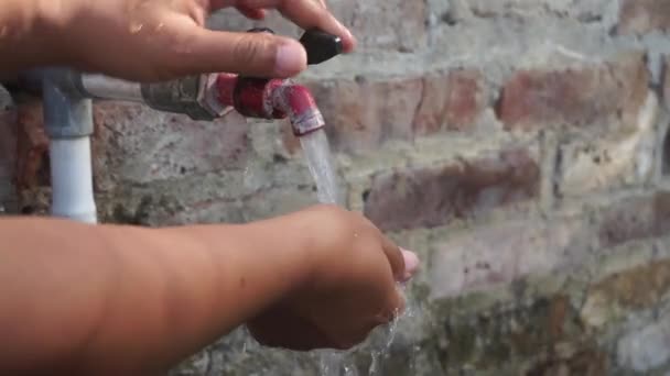 Миття Рук Під Водою Здоровий Спосіб Життя Починається Гігієни Рук — стокове відео