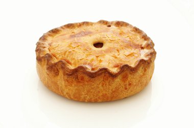 beyaz zemin üzerinde geleneksel pork pies