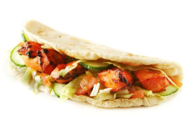beyaz zemin üzerine tavuk tikka naan şal