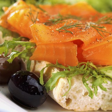ciabata ekmek roket ile somon füme
