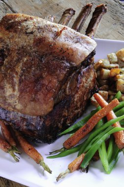 kaburga mevsim sebzeleri ile Dana rosto