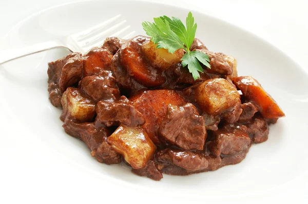 Beef casserole on white plate — Stock Photo, Image