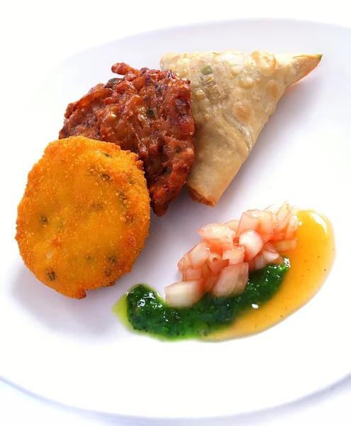 Traditional Indian starters on white — Stock Photo, Image