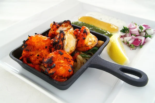 King prawn tandoori på stekpanna — Stockfoto