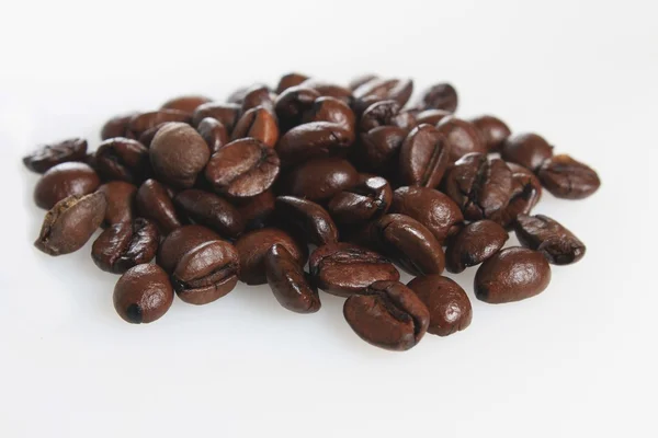 Roasted coffee beans isolated on white background — Stock Photo, Image