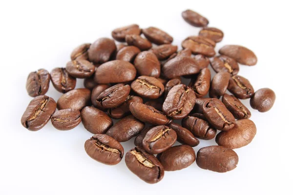 Roasted coffee beans isolated on white background — Stock Photo, Image