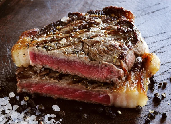 Pişmiş sığır eti biftek — Stok fotoğraf