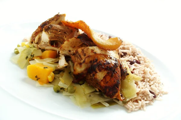 Jamaican style jerk chicken with rice peas and braised cabbage — Stock Photo, Image
