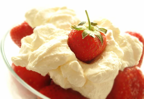 Crema con fragole — Foto Stock