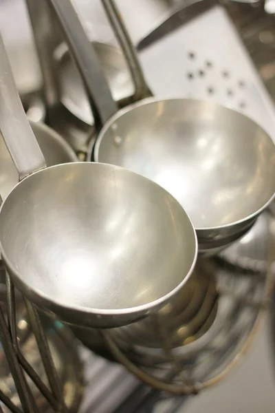 Naczynia ze stali w kuchni — Zdjęcie stockowe