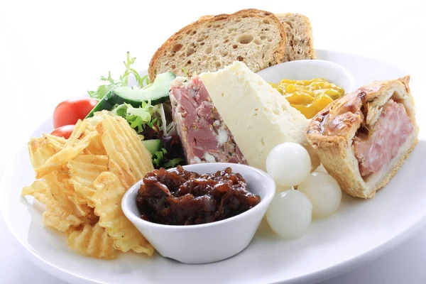 Tradiční ploughmans oběd — Stock fotografie