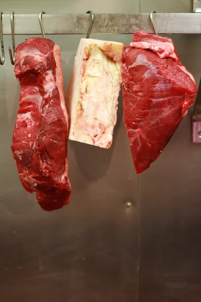 Meat hanging in butchers — Stock Photo, Image