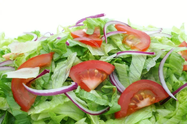 Zielona sałatka z pomidorów i czerwonej cebuli — Zdjęcie stockowe