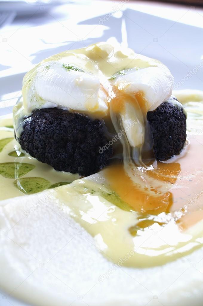 Poached egg on black pudding