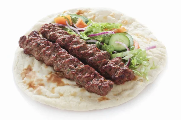 Hintli kuzu şiş köfte köfte kebap naan sandviç