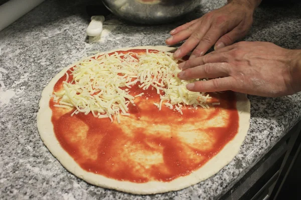 Making pizza — Stock Photo, Image