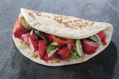 tavuk tikka döner naan sandviç