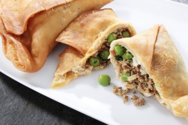 Hintli kuzu samosa starter