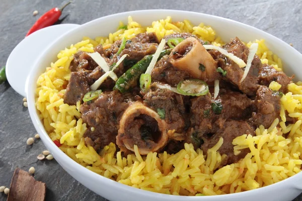 Κάρι ινδική αρνί με ρύζι πιλάφι — Φωτογραφία Αρχείου