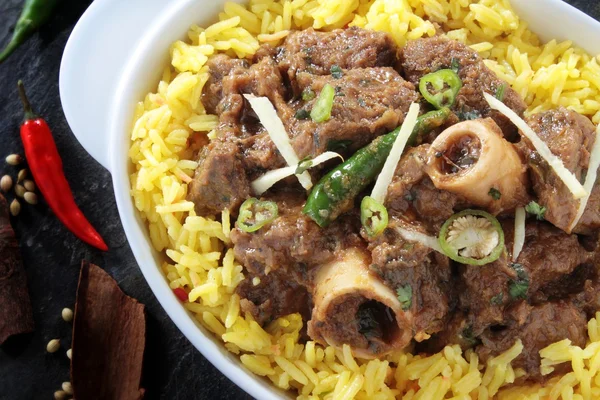 Curry cordeiro indiano com arroz pilau — Fotografia de Stock