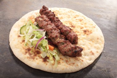 Tikka köfte şiş donner naan sandviç