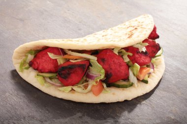 tavuk tikka döner naan sandviç