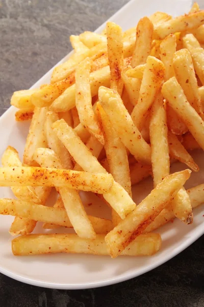 Papas fritas con chile en bandeja —  Fotos de Stock