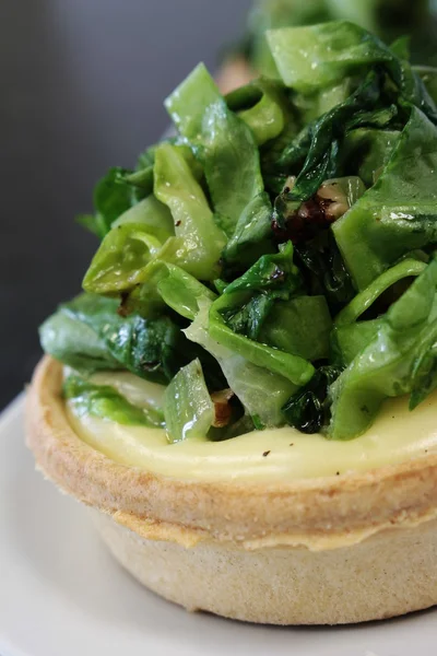 Tarts with lettuce and cheese — Stock Photo, Image
