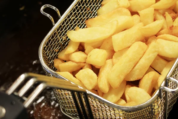 Chips frying in frier — Stock Photo, Image