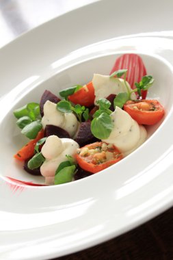 Beyaz ve kırmızı pancar salatası