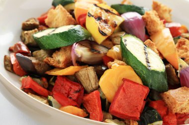 kızartma sebze beyaz tabak