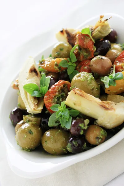 Olives et artichauts antipasti mélangés — Photo