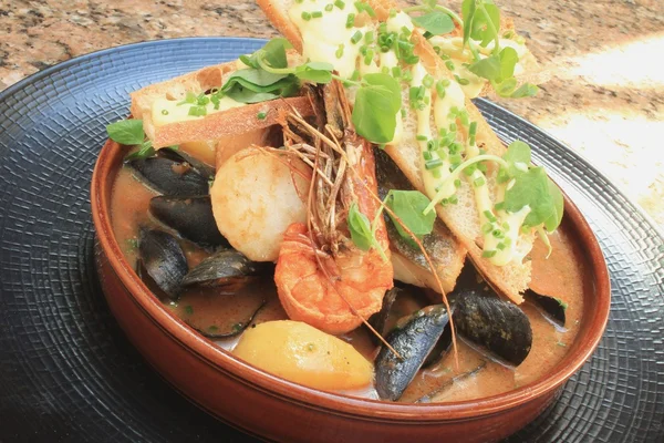 Traditional bouillabaisse fish stew — Stock Photo, Image