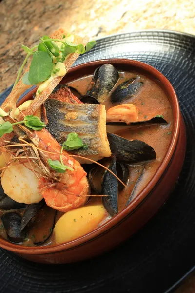 Traditional bouillabaisse fish stew — Stock Photo, Image