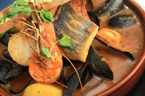 Caldo de pescado tradicional bouillabaisse — Foto de Stock