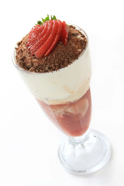 Sobremesa Trifle em vidro sundae — Fotografia de Stock