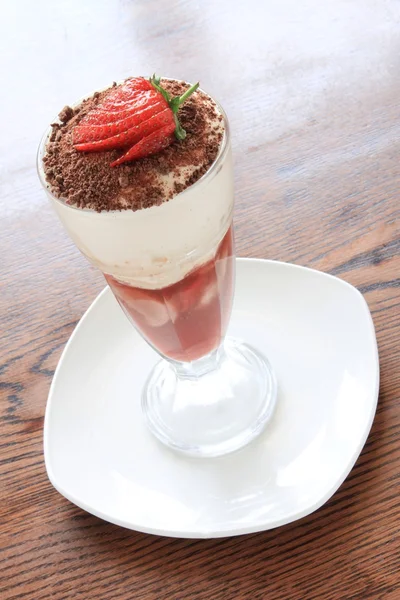 Trifle dessert in sundae glass — Stock Photo, Image