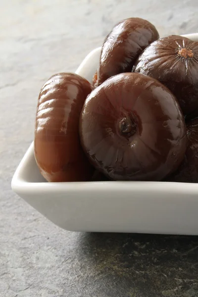 Eingelegte Zwiebeln in Balsamico-Essig — Stockfoto