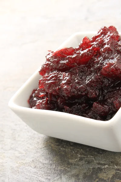 Cranberry saus in schotel — Stockfoto