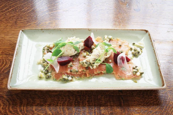 Salada de salmão curada gravlax tradicional — Fotografia de Stock