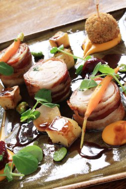 습지 땅tavuk tavşan nağmeleme tabağı