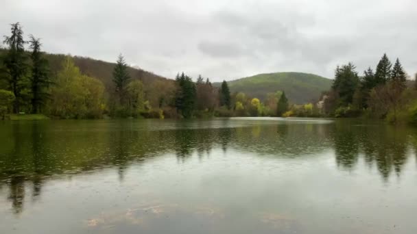 Lacul Într Ploioasă Munți Vederi Frumoase Stara Zagora — Videoclip de stoc